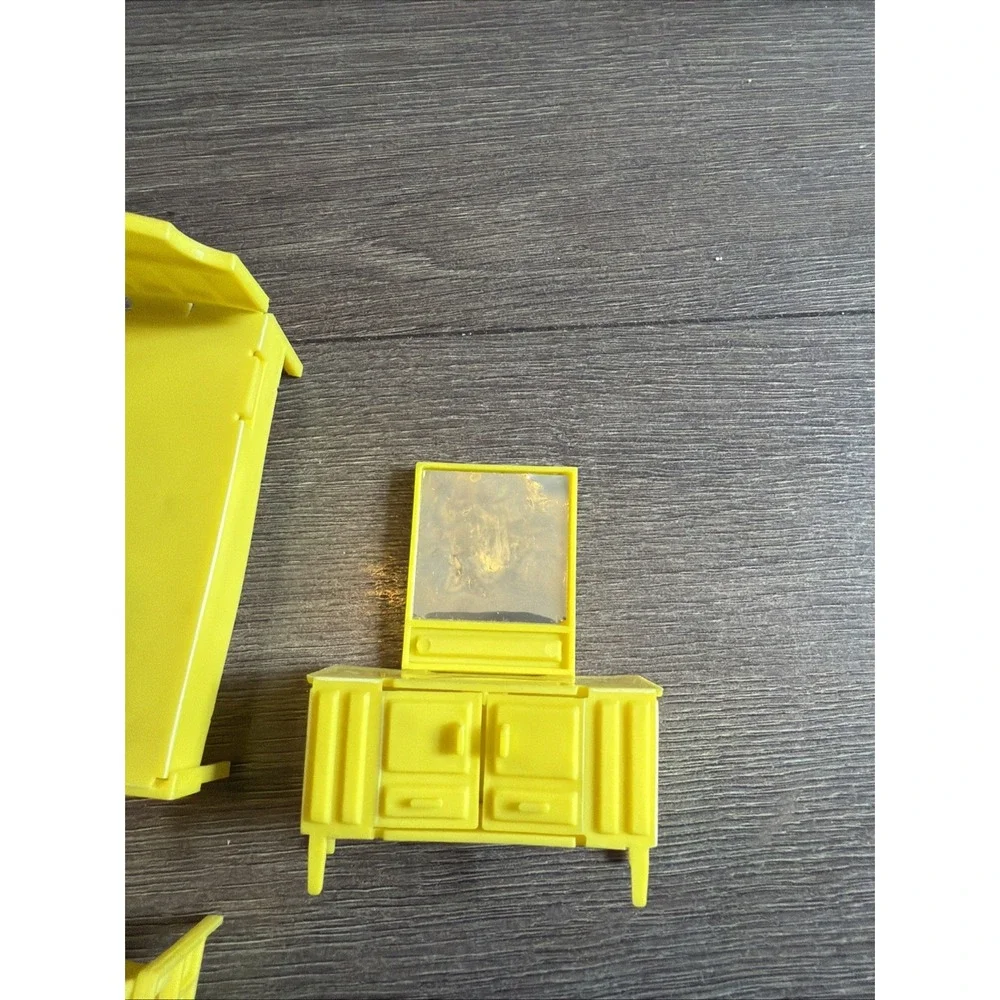 Vintage 6 Piece Liddle Kiddles Snap Happy Little Furniture Set Yellow Mattel